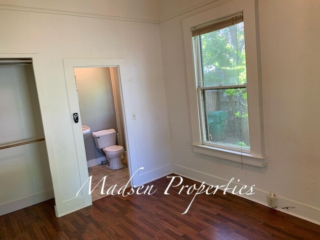 Building Photo - 397 E 6th St