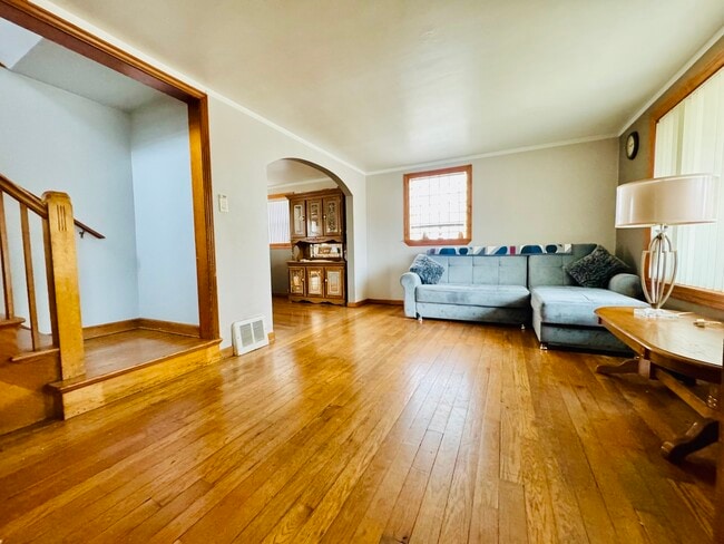 Building Photo - 3743 S 59th Ave