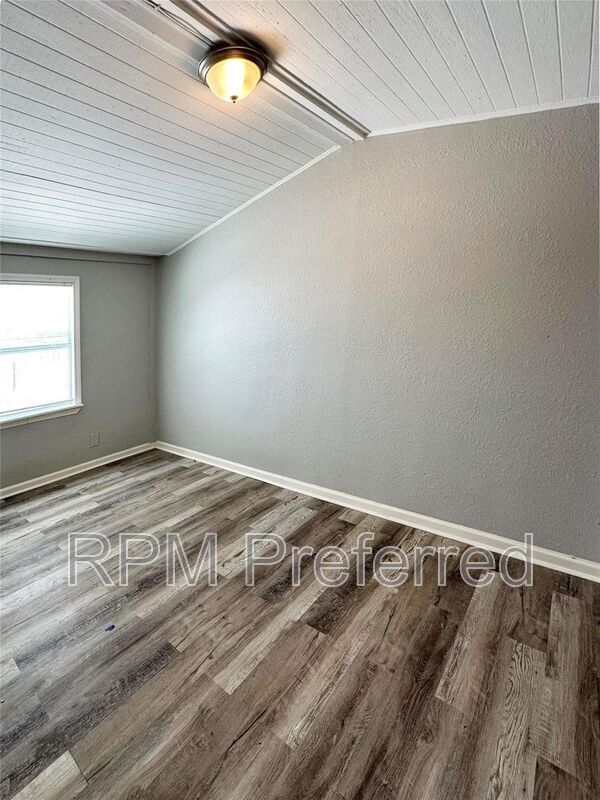 Building Photo - 323 Texas St