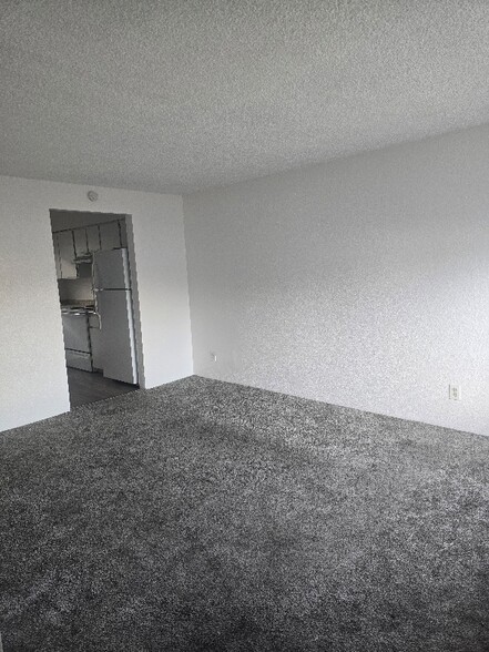 Building Photo - 1412 E 9th St