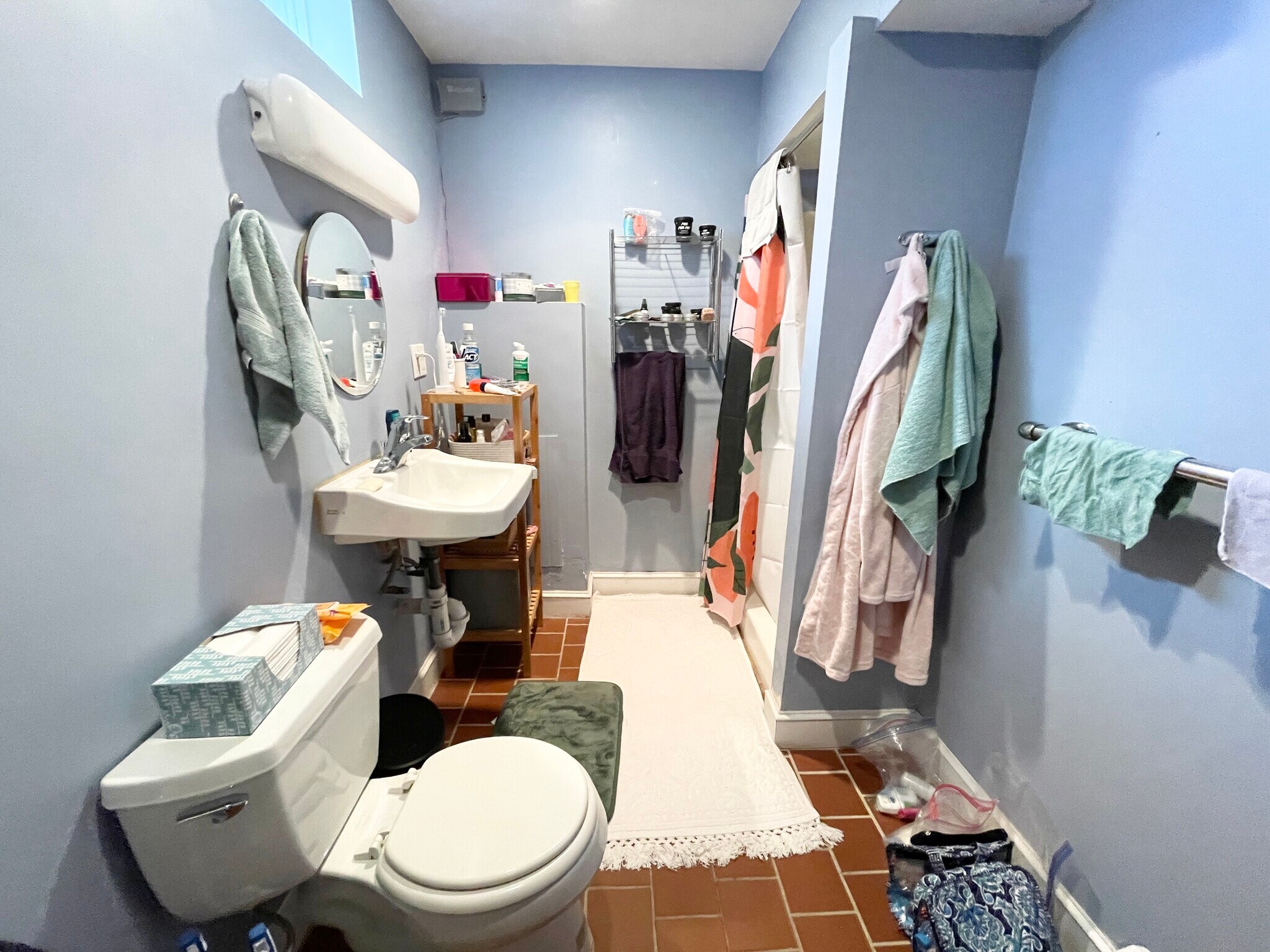 Building Photo - 23 Iroquois St