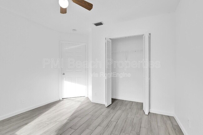 Building Photo - 13900 Folkestone Cir