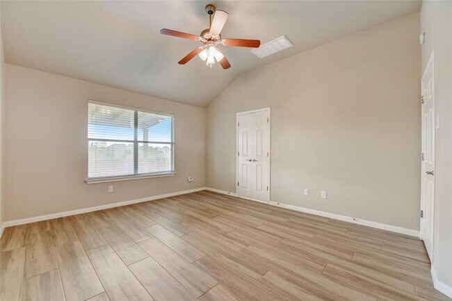 Building Photo - 834 Dark Horse Ln