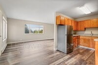Building Photo - 4127 SE 28th Ave