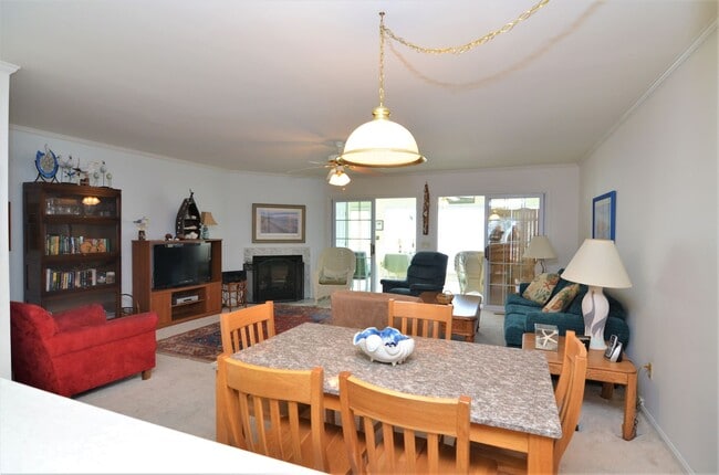 Building Photo - 3 BR, 2.5 BA Versailles Townhouse - Pet Friendly, Bike to Beach