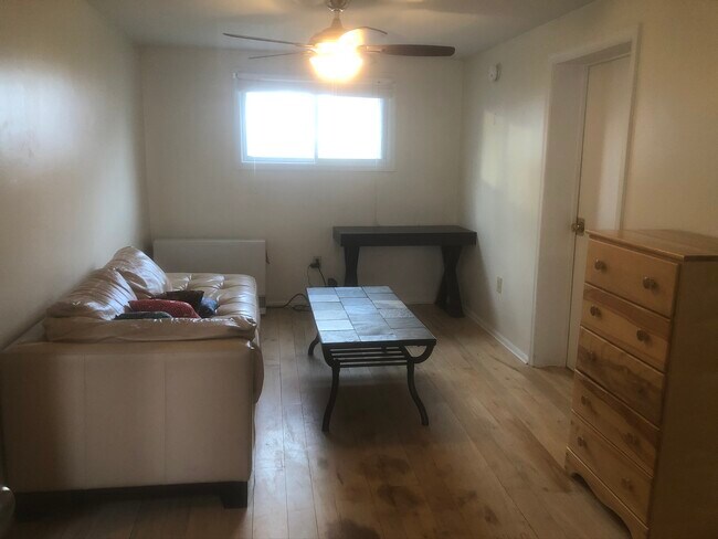 Building Photo - Spring