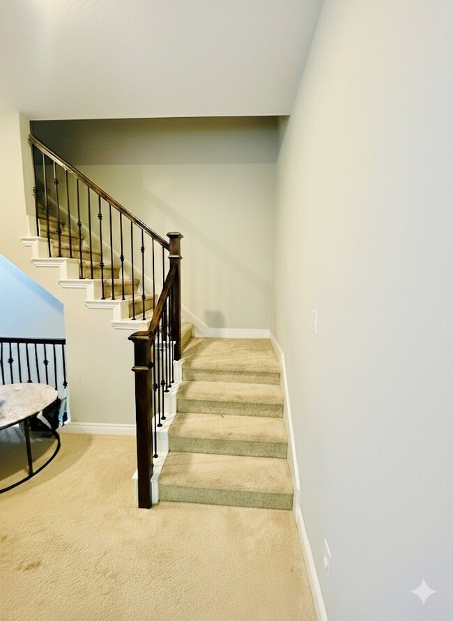 Building Photo - 557 Reale Dr