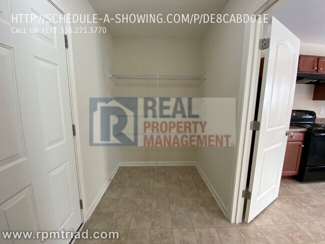 Building Photo - 3 Bedroom / 2.5 Bath Home Available Now!