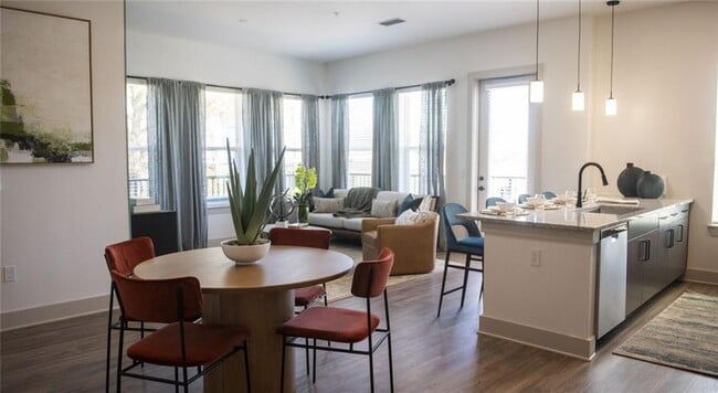 Building Photo - 1000 Rea Dr SW