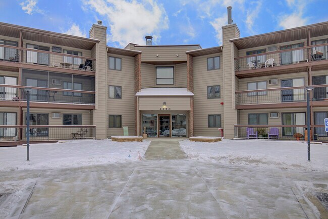 Building Photo - 4350 Trenton Ln N