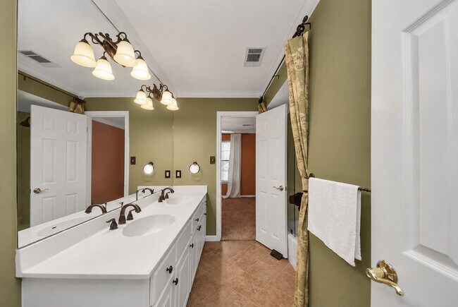 Building Photo - 5214 Norborne Ln