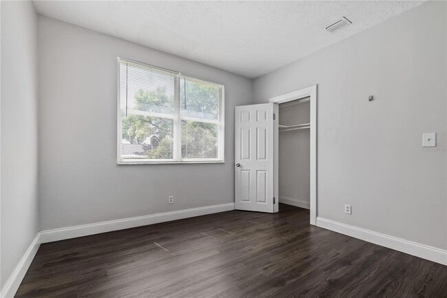 Building Photo - 409 E Floribraska Ave