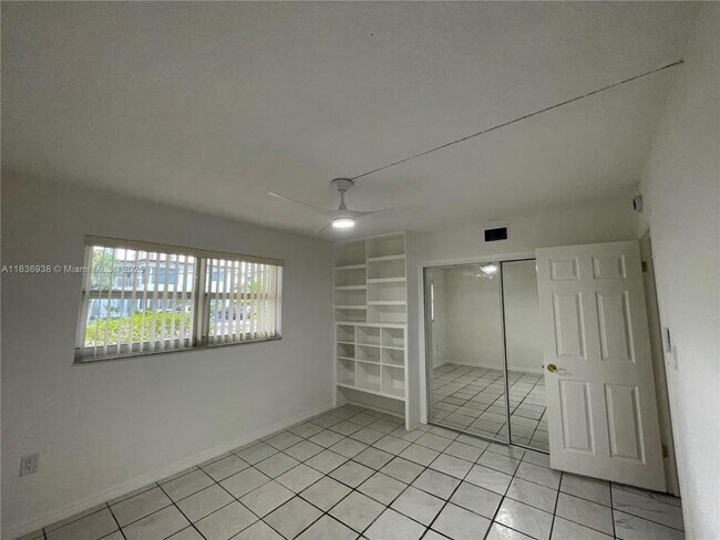 Building Photo - 2 bedroom in Sunny Isles Beach FL 33160