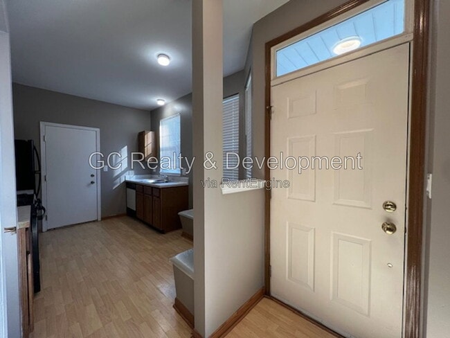 Building Photo - 159 Shorewood Dr