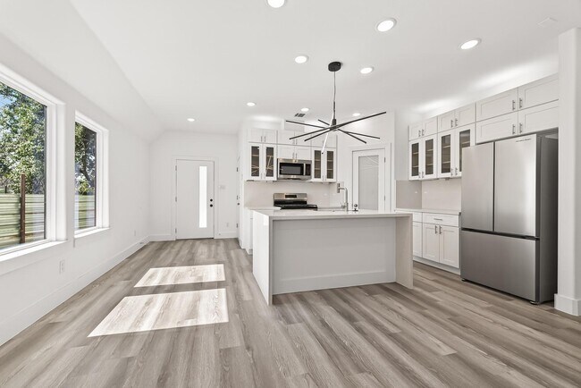 Building Photo - 5304 Lynnfield St