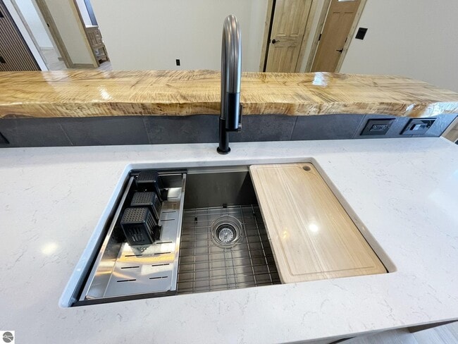 Building Photo - 9000 Kalkaska St