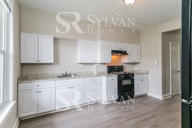 Building Photo - 410 S Newkirk St