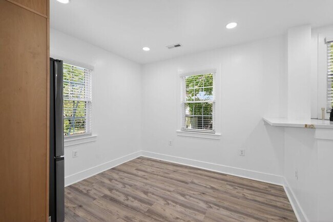 Building Photo - 2112 34th St SE