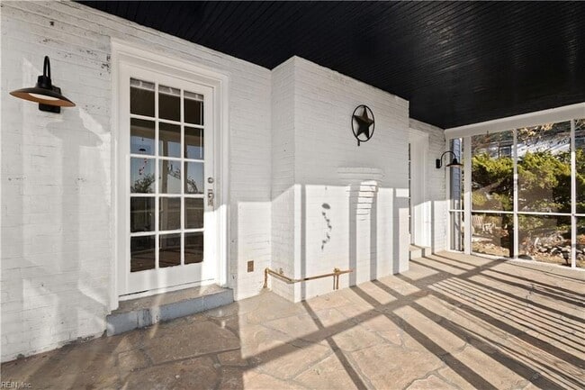 Building Photo - 2800 Chesterfield Blvd