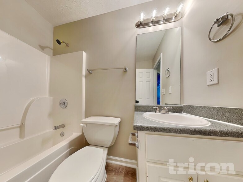 Building Photo - 15 Thrasher Rd