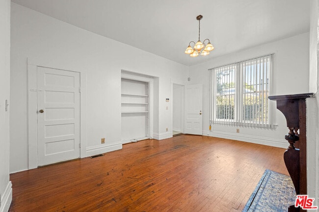 Building Photo - 1223 W 23rd St