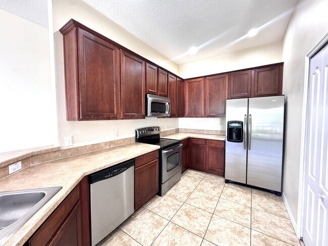 Building Photo - 1985 Estancia Cir