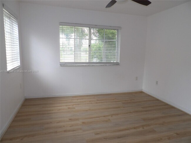 Building Photo - 4828 N State Rd 7