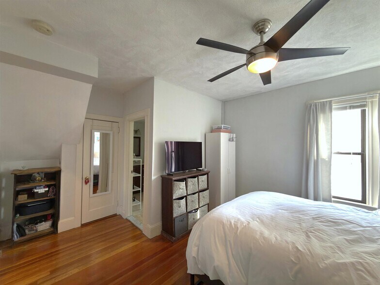 Building Photo - 9 Amaranth Ave