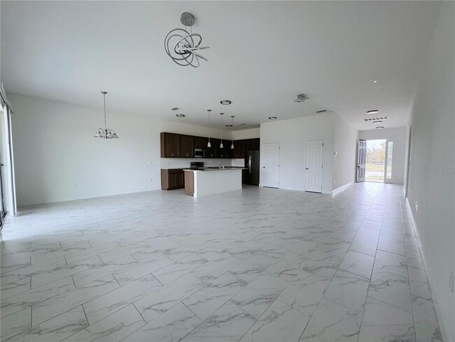 Building Photo - 725 Dennis Ave