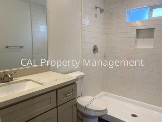 Building Photo - 3 bedroom 2 bathroom single level home!
