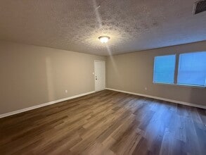 Building Photo - 204/206 Michele Dr