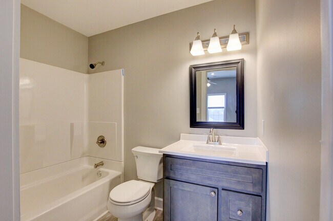Building Photo - 127 Riverbend Dr