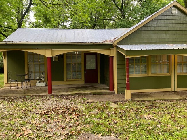 Building Photo - Grand-2902E