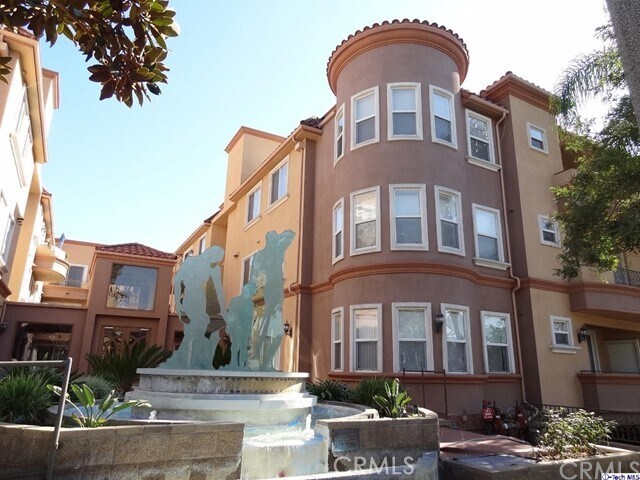 Building Photo - 414 E Valencia Ave