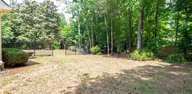 Building Photo - 606 Lakeshore Ct
