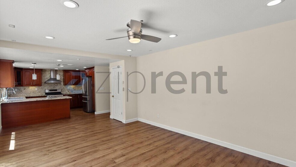 Building Photo - Unit