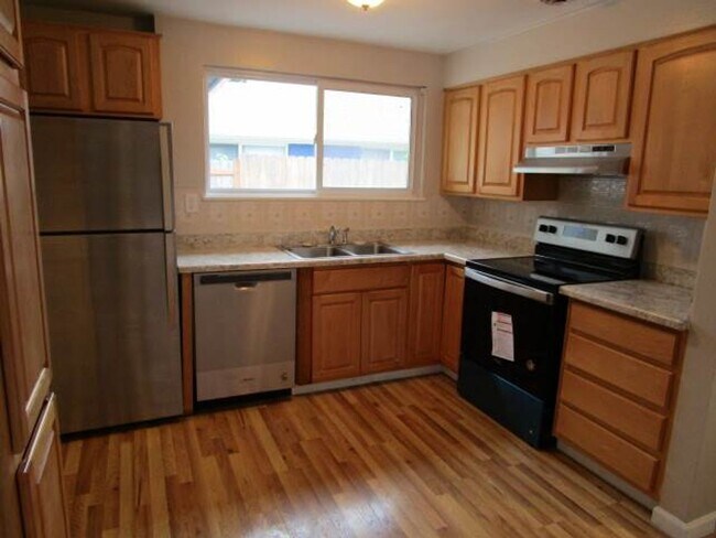 Building Photo - Charming 3 bedroom, 1 bathroom home locate...