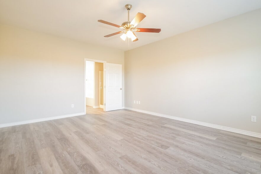 Building Photo - 1106 Longhorn Ln