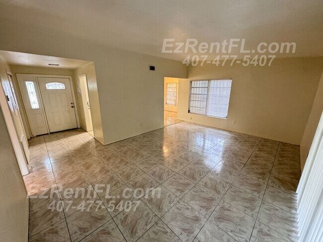 Building Photo - 6132 Oakcrest Cir