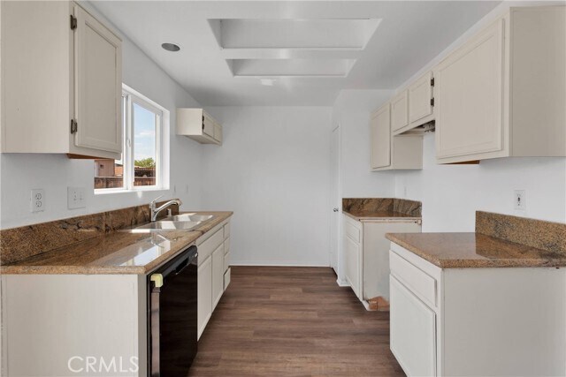 Building Photo - 15368 Ross Dr