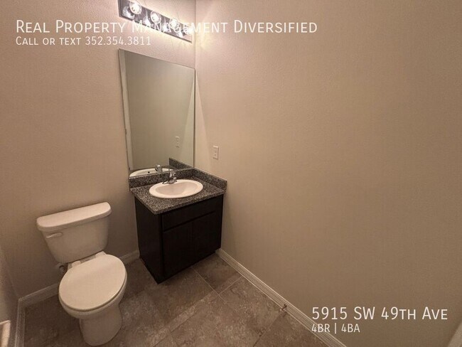 Building Photo - 5915 SW 49th Ave