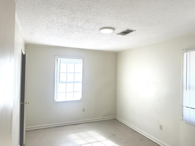 Building Photo - 107 Dorman Ave