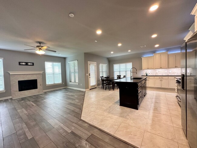 Building Photo - 3 bed, 2 bath -Aspen Pond