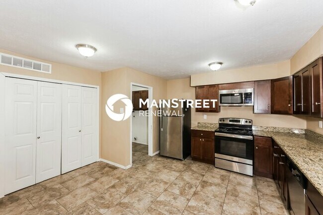 Building Photo - 4 Bedroom Pet-Friendly Home in Arlington, TX with Main Street Renewal