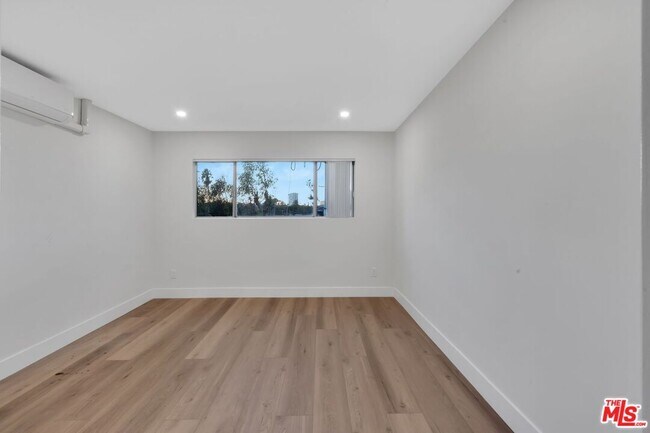 Building Photo - 1477 S Canfield Ave