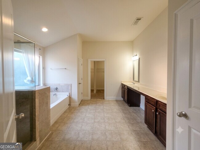 Building Photo - 165 Regency Pl