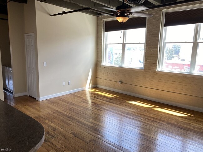 Building Photo - 2 br, 1 bath Apartment - 159 W Pearl St 202