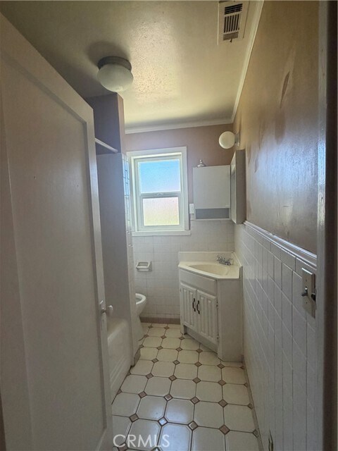 Building Photo - 10803 Bellflower Ave