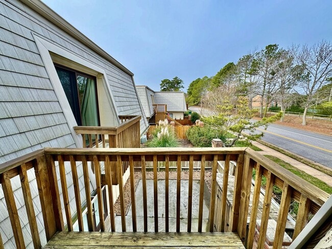 Building Photo - READY 06-11-26!! Fantastic Condo By The Beach! Fenced Patio - All Appliances - Community Pool!