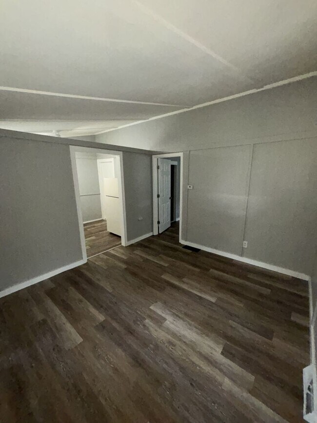 Primary Photo - 1300 S Appleton Ave